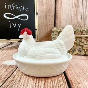 Vintage Westmoreland Hen on Nest Covered Dish